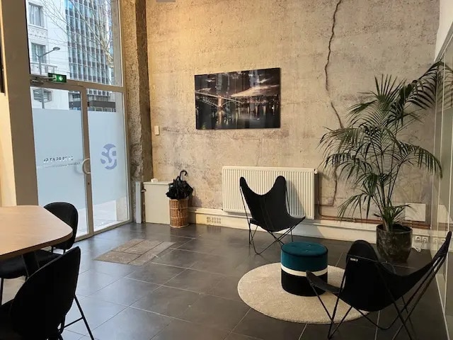 Retail in Lyon to rent - Building Photo - Image 3 of 24