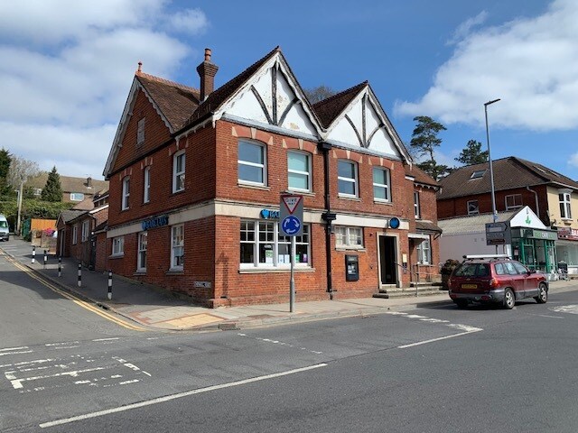 46 High St, Heathfield to rent - Building Photo - Image 3 of 4