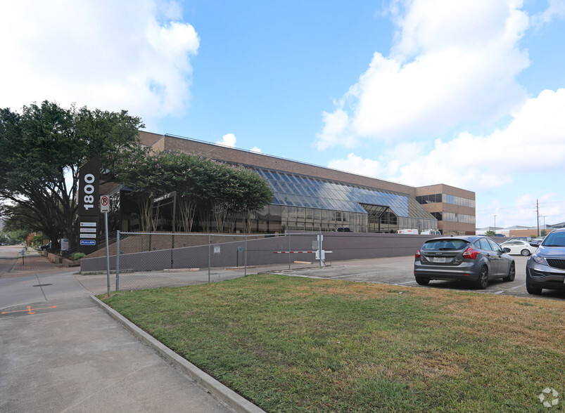 1800 Augusta Dr, Houston, TX for rent - Building Photo - Image 2 of 3