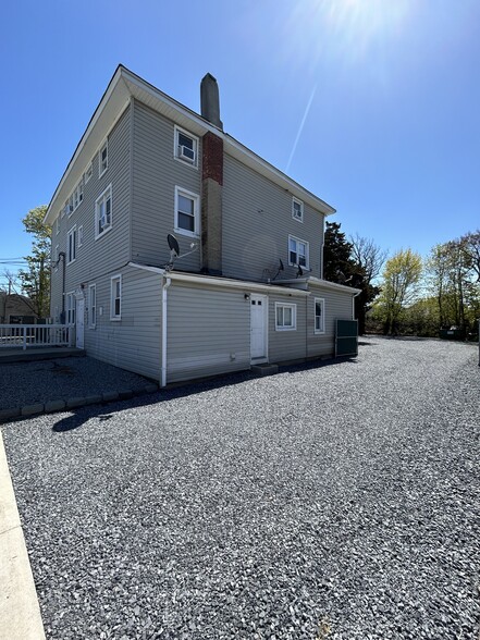 12 Linden Pl, Port Jefferson, NY for sale - Building Photo - Image 2 of 12