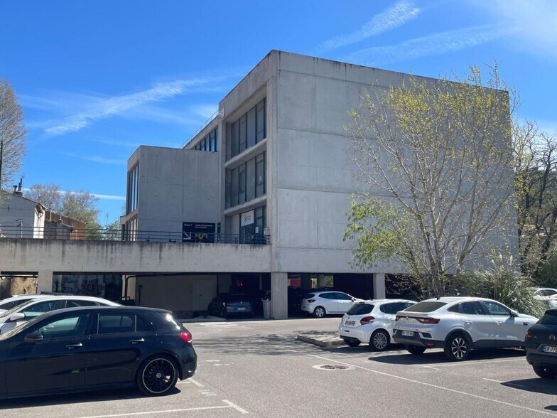 Office in Marseille for sale - Building Photo - Image 3 of 24