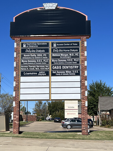 4800 W San Antonio St, Broken Arrow, OK for rent - Building Photo - Image 2 of 7