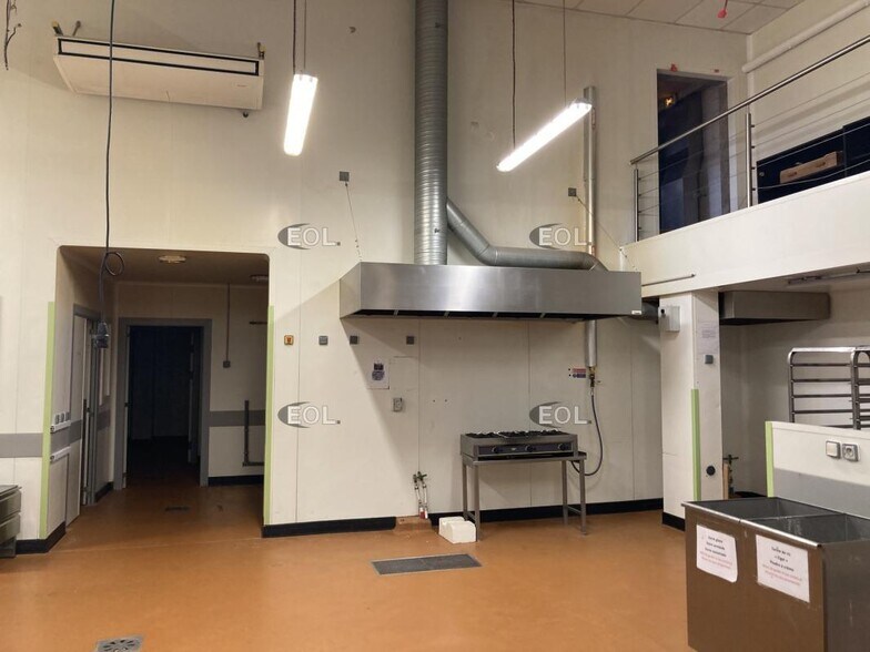 Light Industrial in Villejuif for sale - Building Photo - Image 3 of 16