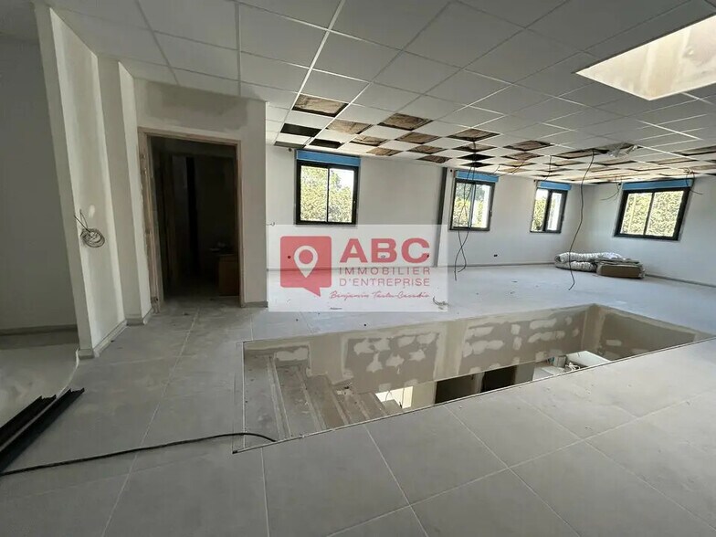 Office in Mudaison to rent - Interior Photo - Image 3 of 5