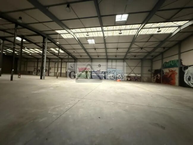 Vente Entrepôt 4 250 m²