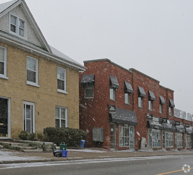 7 Grand Ave S, Cambridge, ON for rent - Primary Photo - Image 1 of 6