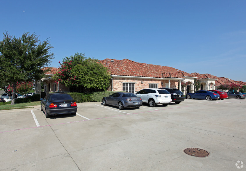 1316 Village Creek Dr, Plano, TX for rent - Primary Photo - Image 1 of 8