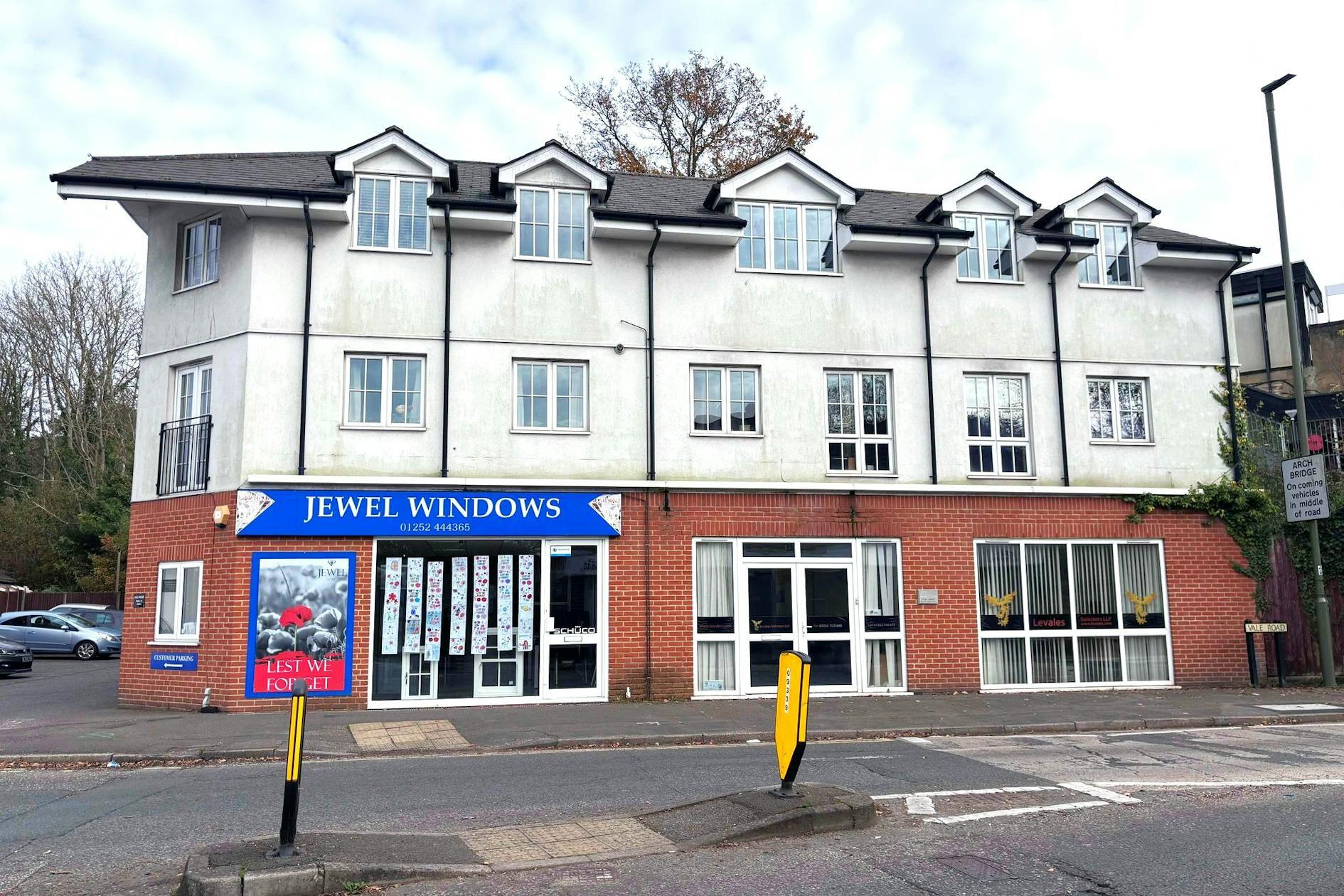 378-380 Vale Rd, Aldershot for sale Primary Photo- Image 1 of 1