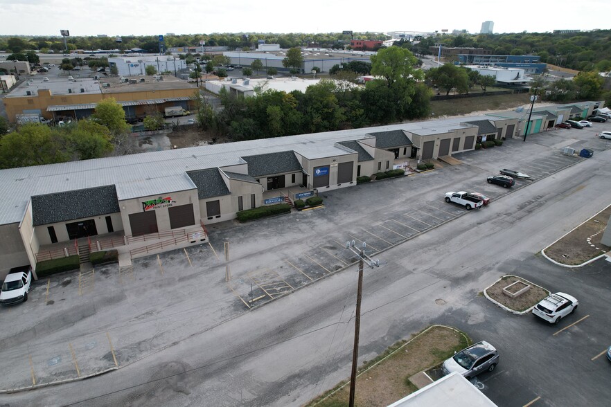 4335 Vance Jackson St, San Antonio, TX for rent - Building Photo - Image 1 of 5