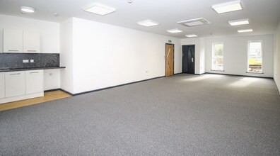 14 Towchester Dr, Castleford to rent Interior Photo- Image 1 of 2
