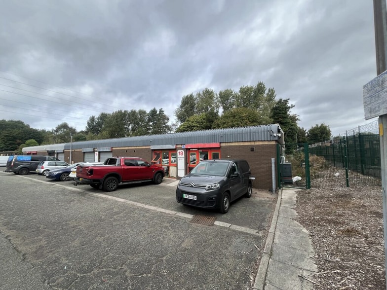 Aston Ct, Warrington to rent - Building Photo - Image 2 of 4