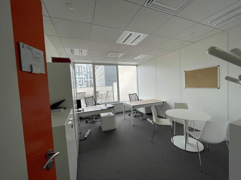 19 Rue Mozart, Clichy to rent - Building Photo - Image 2 of 5