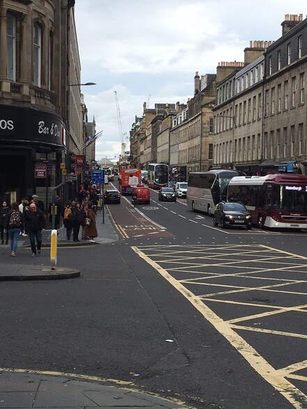 51 South Bridge, Edinburgh to rent - Building Photo - Image 3 of 3