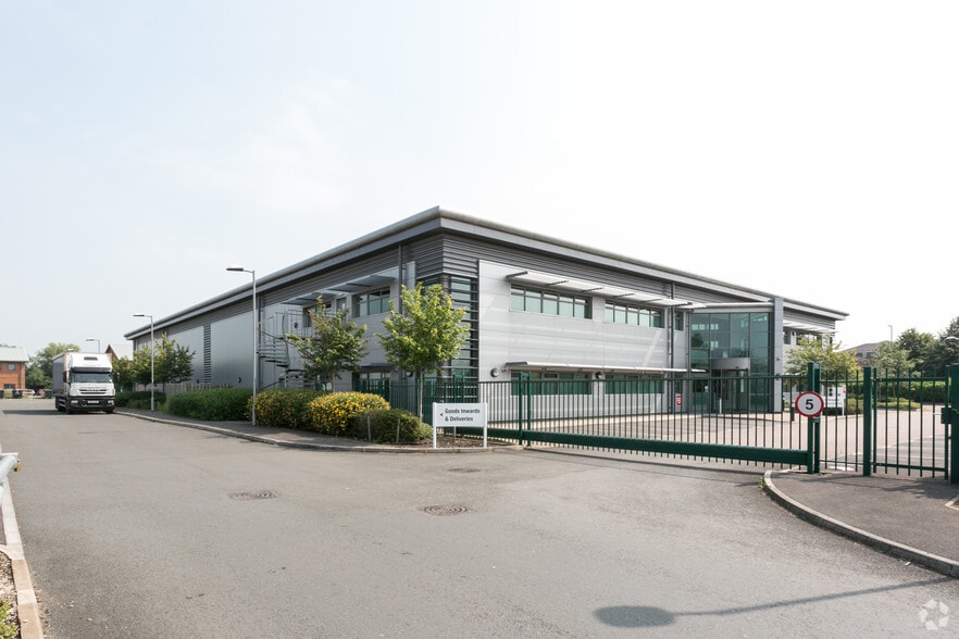 Shannon Way, Tewkesbury for sale - Primary Photo - Image 1 of 1