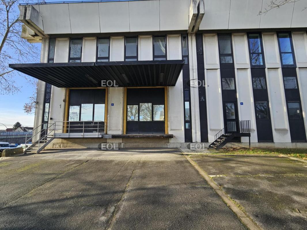 Light Industrial in Rungis to rent Building Photo- Image 1 of 7