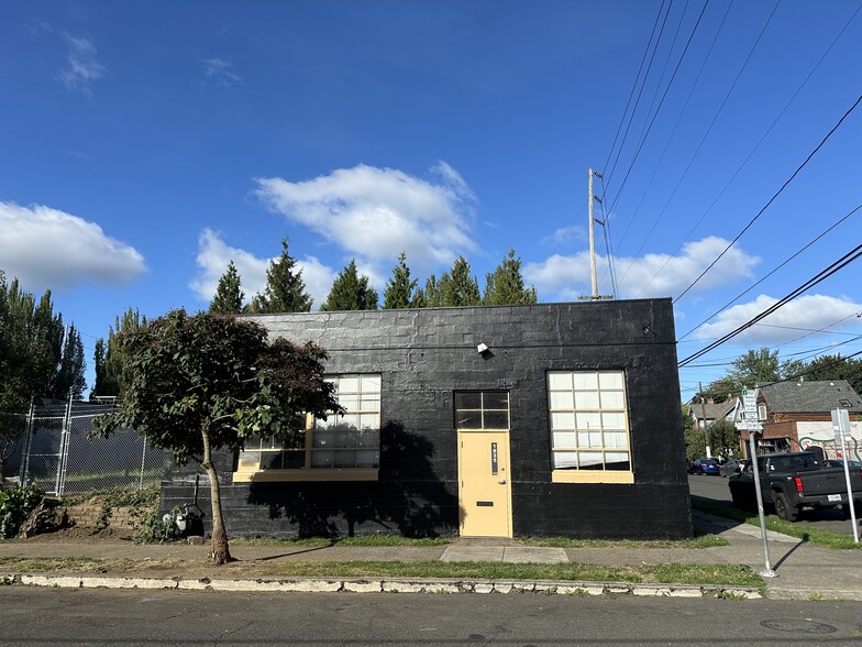 1835 NE 3rd Ave, Portland, OR for sale - Building Photo - Image 2 of 4