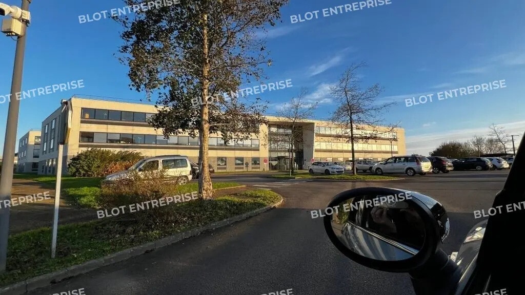 Vente Bureaux 3 585 m² - Photo 1