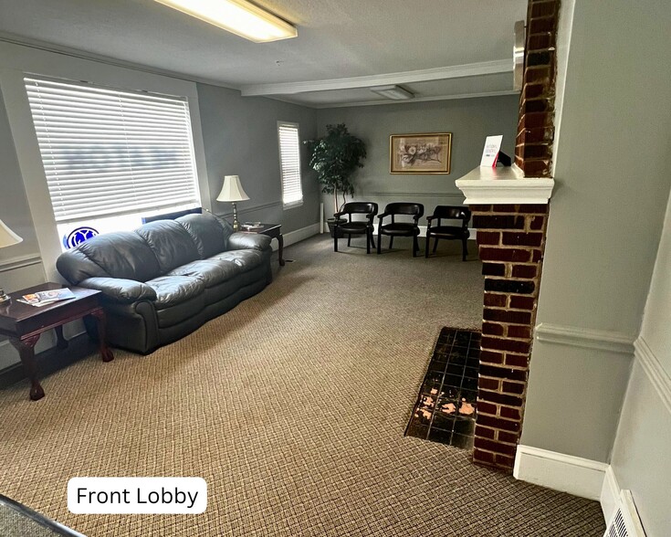 1206 Laurens Rd, Greenville, SC for rent - Lobby - Image 3 of 4