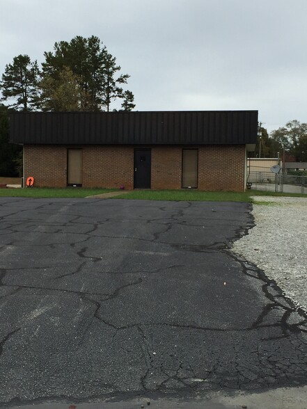 517 Concord Industrial Dr, Seneca, SC for rent - Building Photo - Image 1 of 4