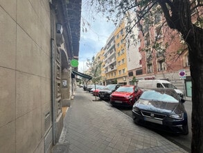 Retail in Madrid, Madrid to rent Interior Photo- Image 2 of 2