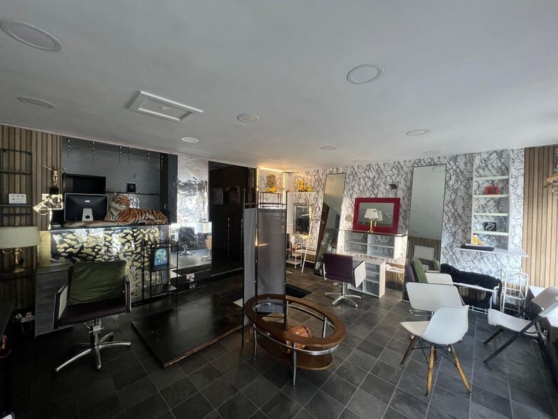 283 Westgate Rd, Newcastle Upon Tyne to rent - Building Photo - Image 2 of 6