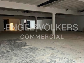Retail in Madrid, Madrid to rent Interior Photo- Image 1 of 2