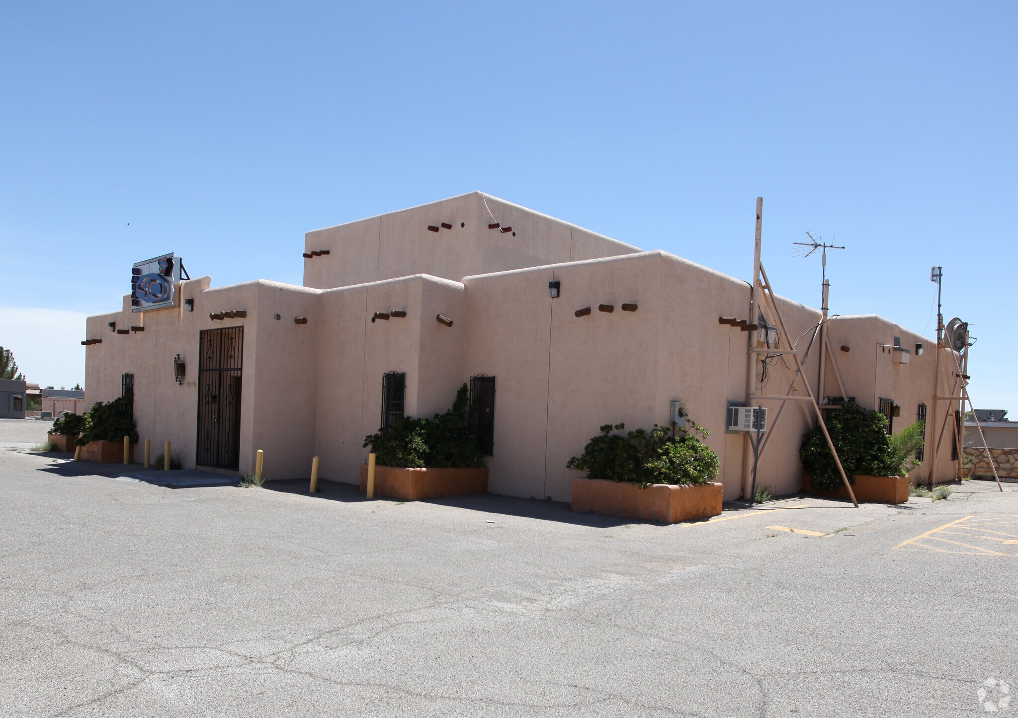 5925 Cromo Dr, El Paso, TX for sale Primary Photo- Image 1 of 1