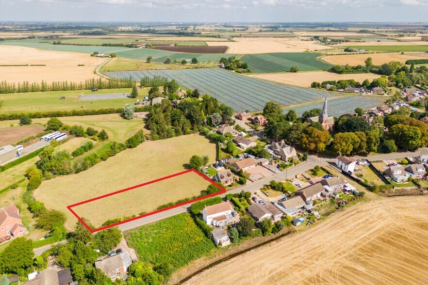 Old Main -1, Fosdyke for sale - Primary Photo - Image 1 of 1