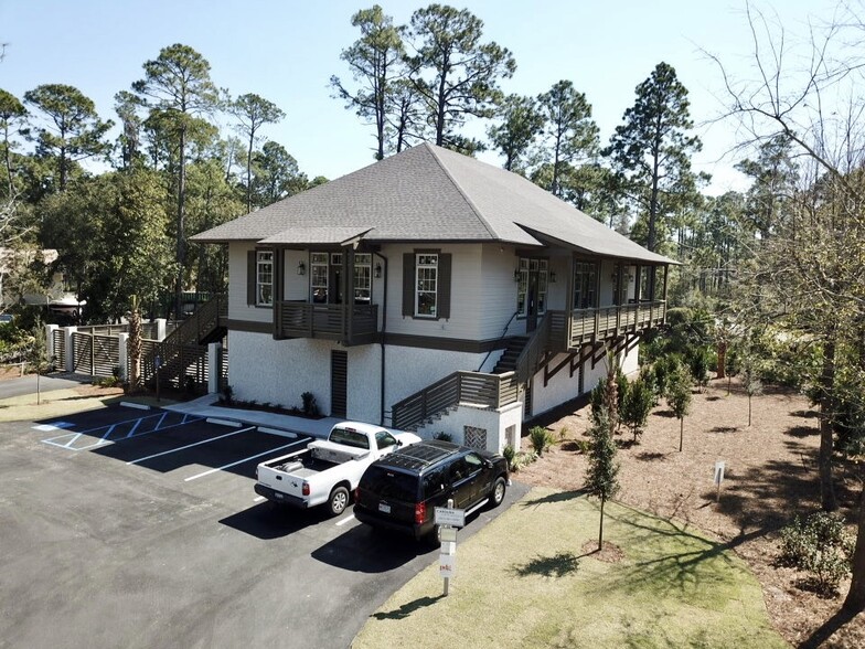 12 Palmetto Business Park Rd, Hilton Head Island, SC for rent - Primary Photo - Image 1 of 13