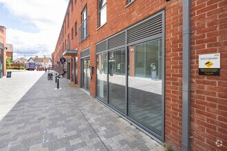 Unit 10, Elms Walk, Wokingham to rent Building Photo- Image 2 of 2