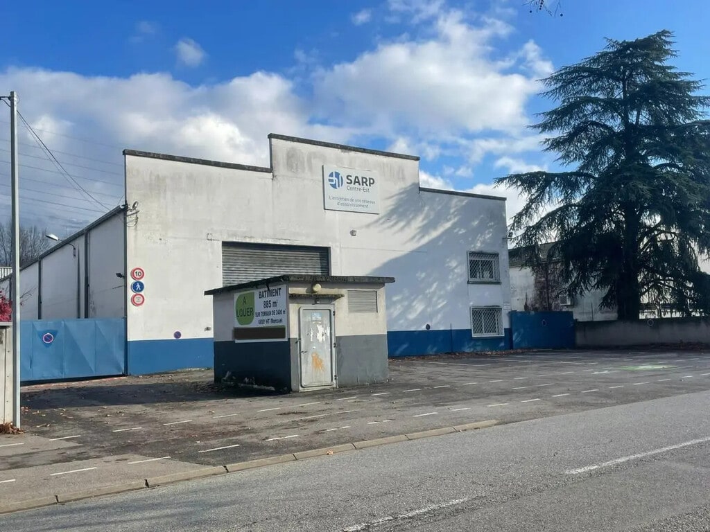 Location Local d'activités 884 m² - Photo 1