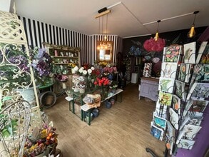 65-65a Newport Rd, Barnstaple to rent Interior Photo- Image 2 of 6