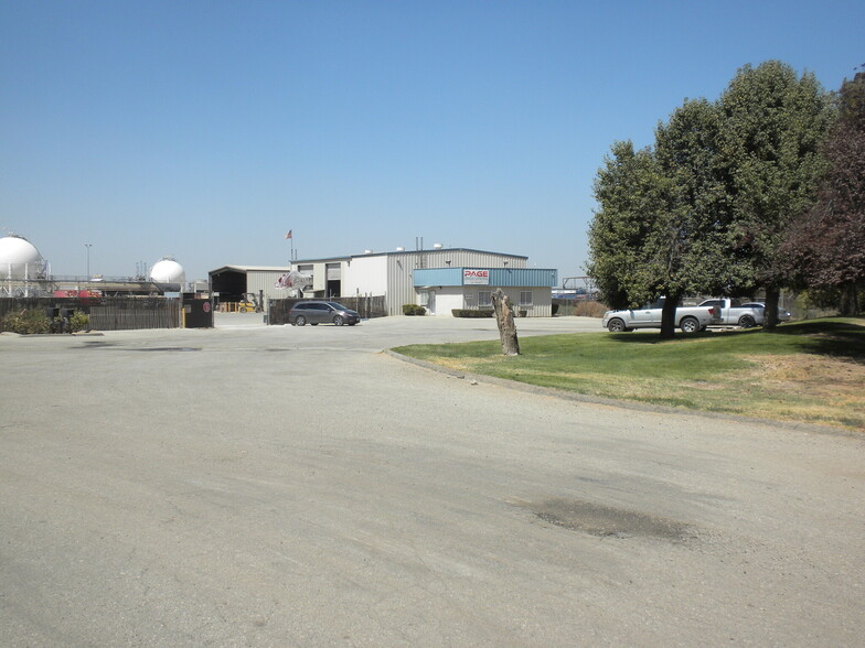 9701 Enos Ln, Bakersfield, CA for sale - Building Photo - Image 1 of 1