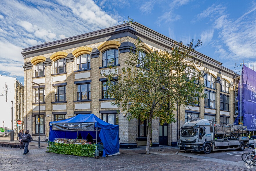 Leonard Circ, London to rent - Primary Photo - Image 1 of 99