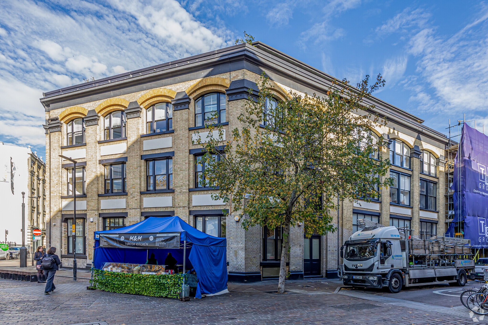 Leonard Circ, London to rent Primary Photo- Image 1 of 100