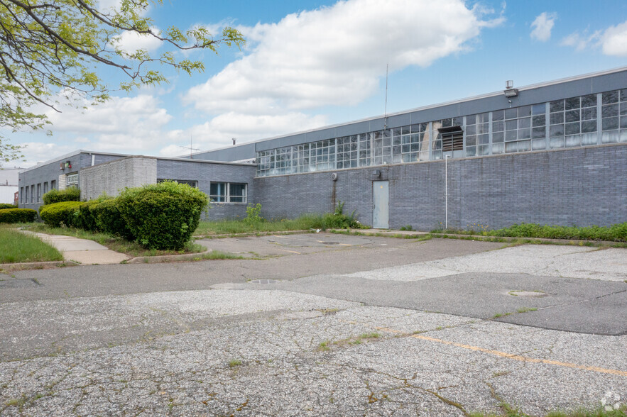 170 Allen Blvd, Farmingdale, NY for sale - Building Photo - Image 2 of 20