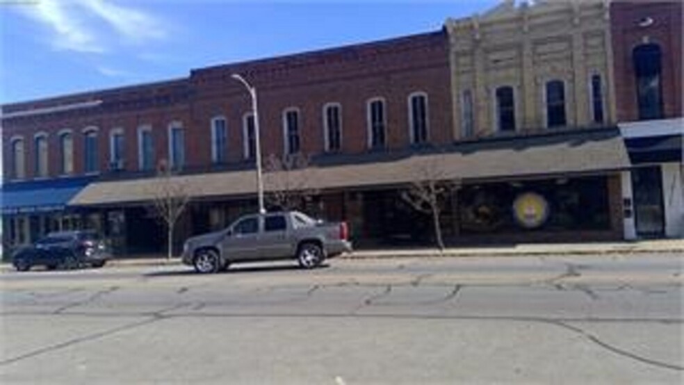 118-122 N. Detroit St., Lagrange, IN for rent - Building Photo - Image 2 of 3