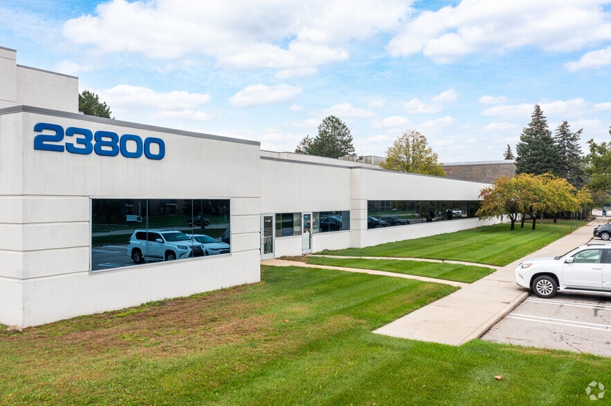 23800 W 10 Mile Rd, Southfield, MI to rent - Building Photo - Image 2 of 6