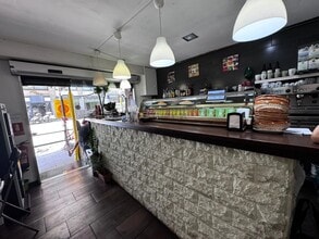 Retail in Barcelona, Barcelona to rent Interior Photo- Image 1 of 12