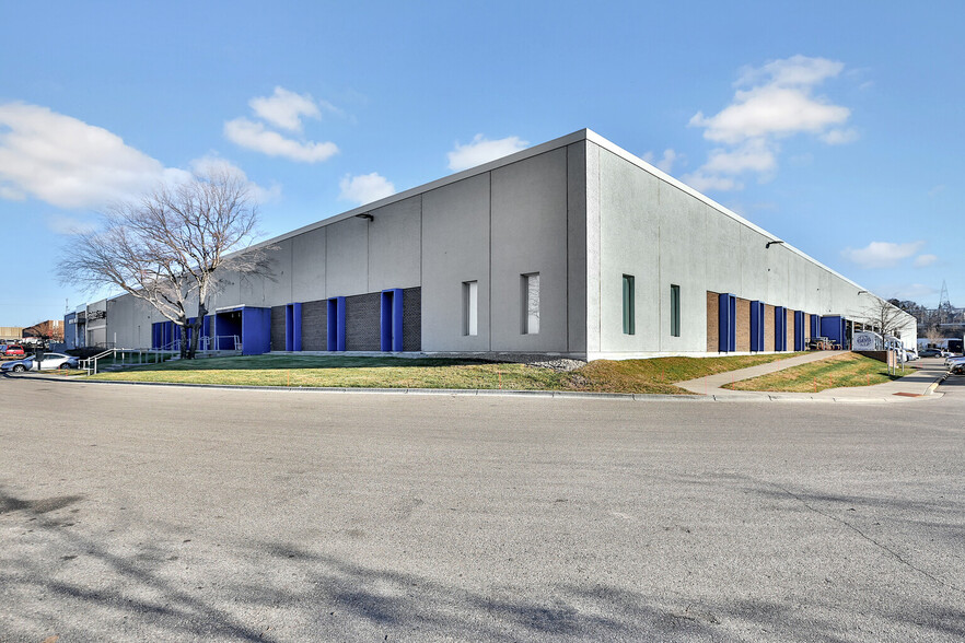 345 Industrial Blvd NE, Minneapolis, MN for rent - Building Photo - Image 1 of 30