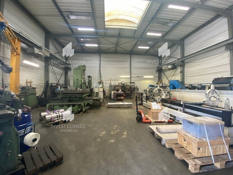 Light Industrial in Presles for sale - Building Photo - Image 2 of 12