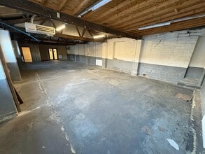 New Mill Rd, Honley to rent Interior Photo- Image 2 of 6