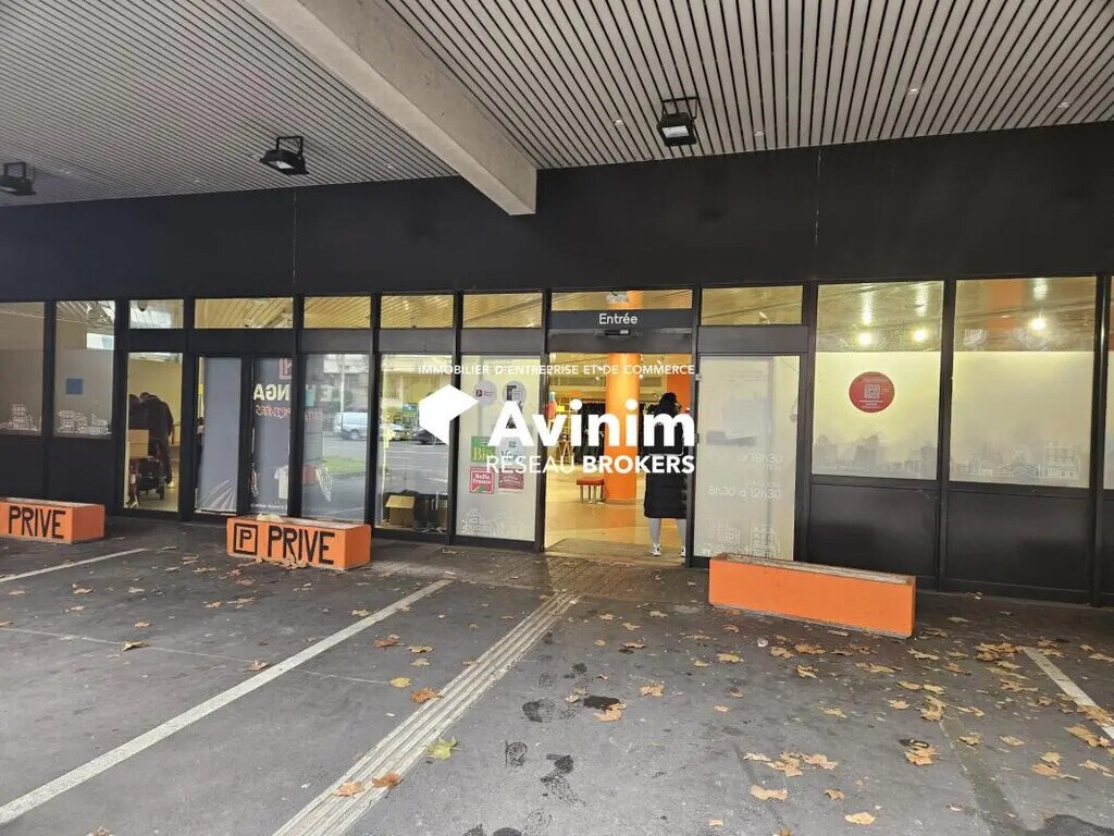Location Commerce 555 m² - Photo 1