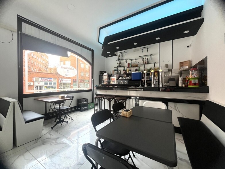 Retail in Madrid, Madrid to rent - Interior Photo - Image 2 of 2