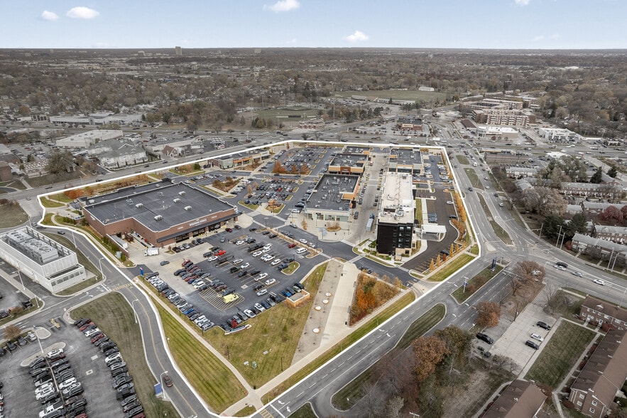 Woodward Ave, Royal Oak, MI to rent - Building Photo - Image 3 of 38