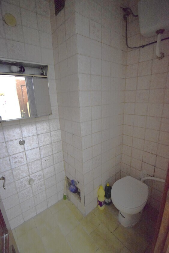 Retail in Alcalá de Henares, Madrid to rent Interior Photo- Image 1 of 2