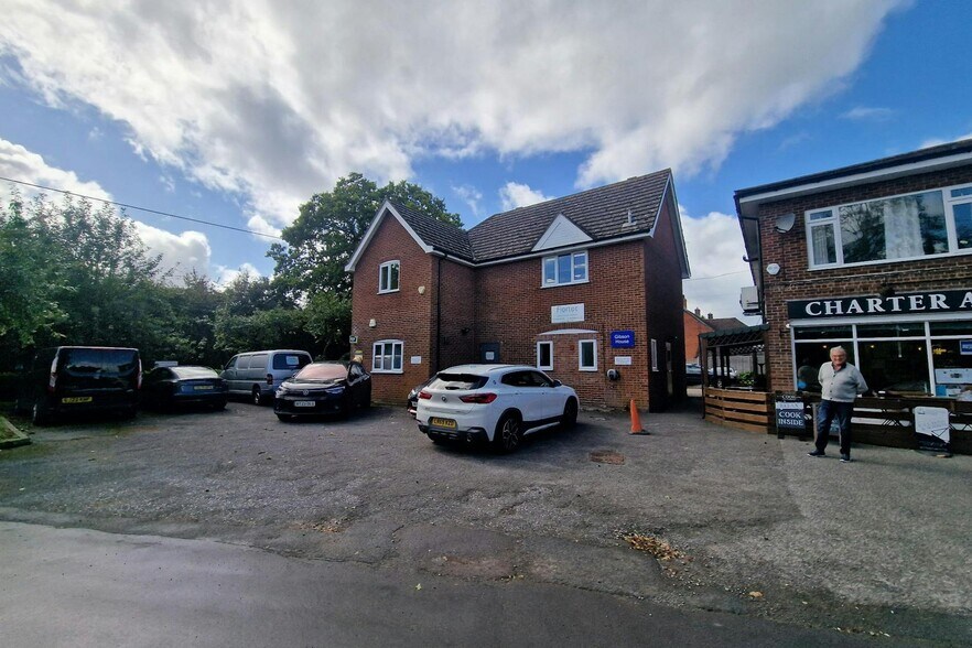 Old Chapel Ln, Tadley to rent - Building Photo - Image 1 of 2