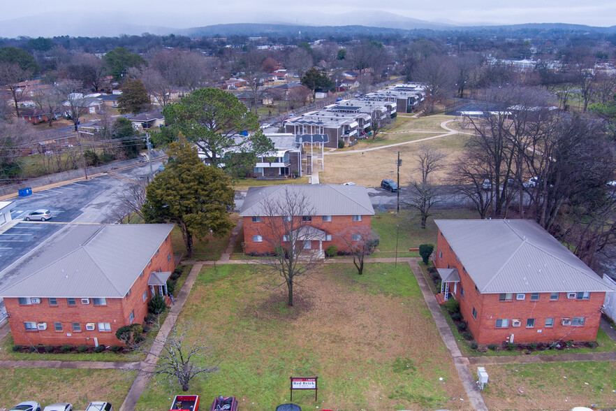 2216 Memorial Pkwy NW, Huntsville, AL for sale - Building Photo - Image 1 of 1