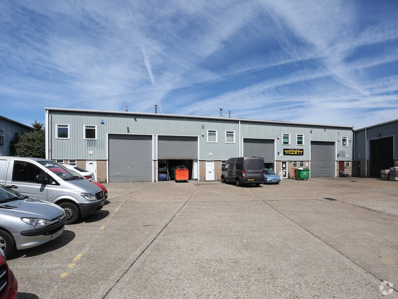 Castle Rd, Sittingbourne to rent - Building Photo - Image 2 of 5
