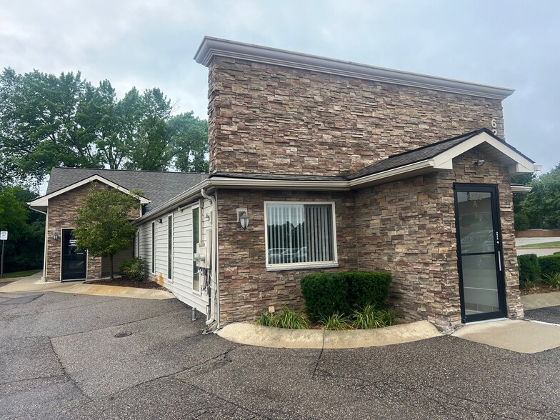 6250 Orchard Lake Rd, West Bloomfield, MI for rent - Building Photo - Image 1 of 6